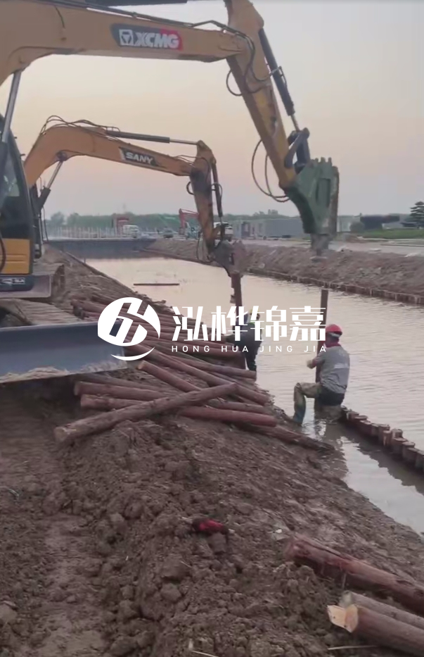沈陽(yáng)地基穩定打松木樁施工-地基是打樁好還是灌樁好？