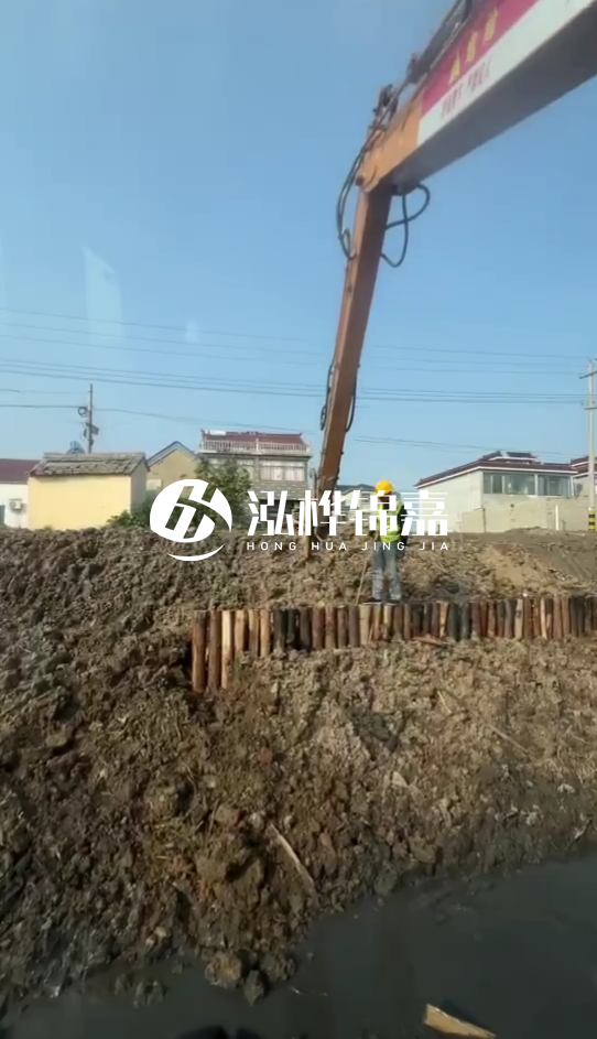南陽(yáng)挖機打木樁專(zhuān)業(yè)施工-打防汛木樁時(shí)選用多粗的木樁為宜？