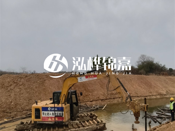 松木樁批發(fā)廠(chǎng)家泓樺錦嘉-河道駁岸樁選松木還是杉木更經(jīng)濟？